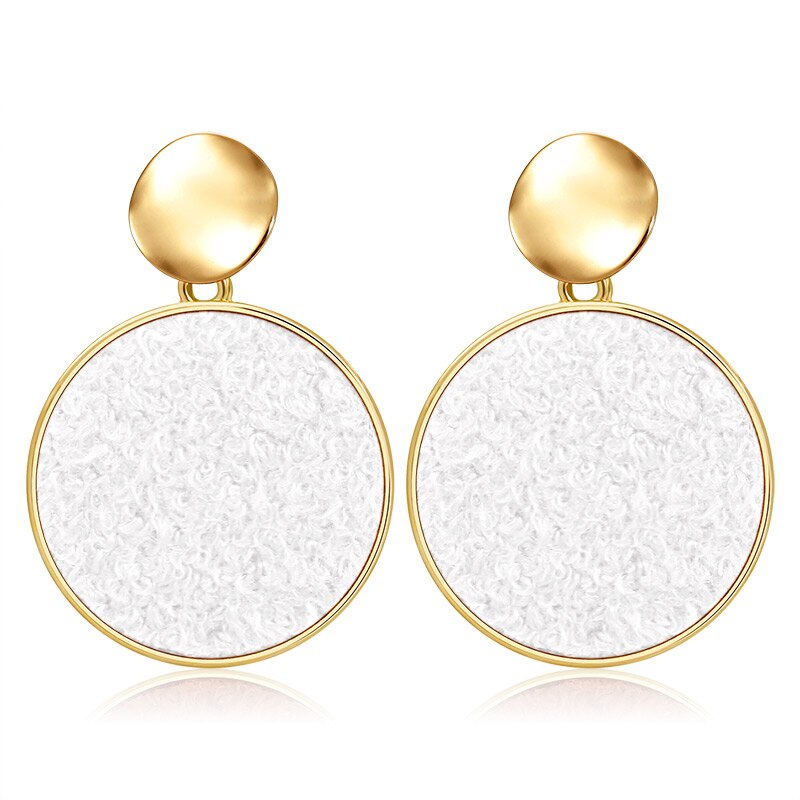 Gold Shell Fluff Dangle Drop Earrings Gold Shell Fluff Dangle Drop Earrings