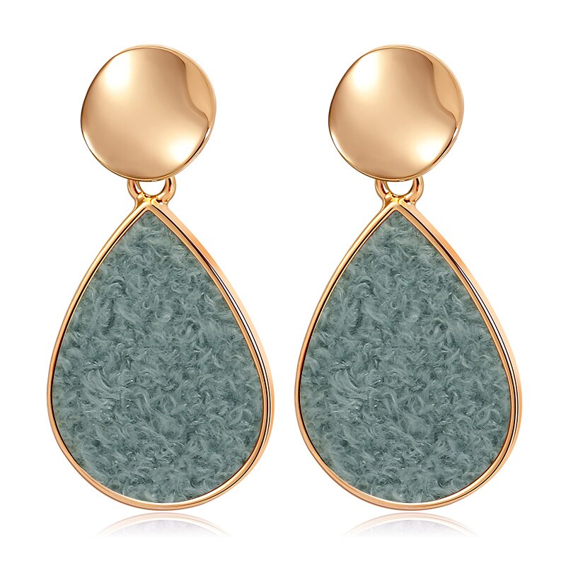 Gold Shell Fluff Dangle Drop Earrings Gold Shell Fluff Dangle Drop Earrings