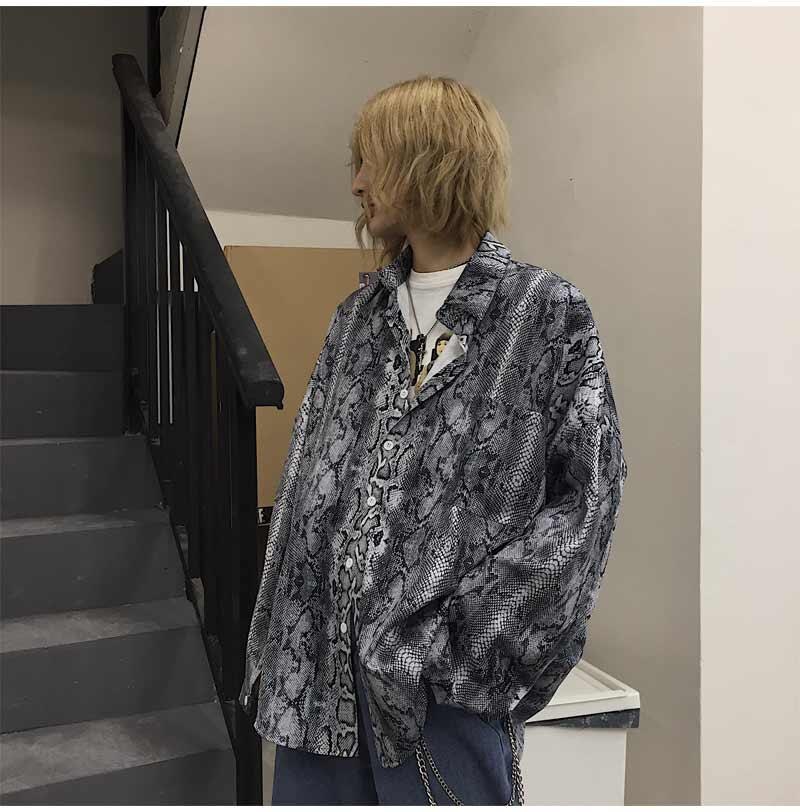 Unisex Shirt in Snake Print