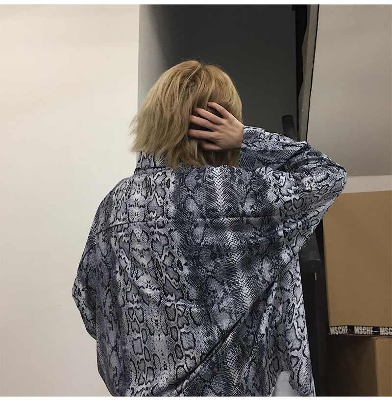 Unisex Shirt in Snake Print